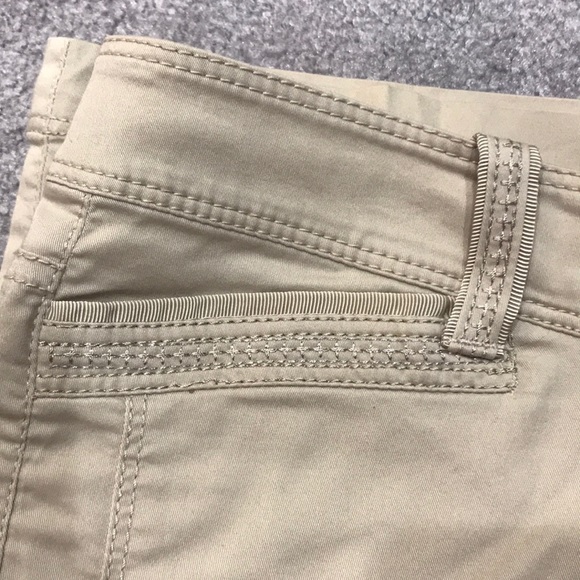 WHBM Khaki Bermuda Short - Picture 4 of 4